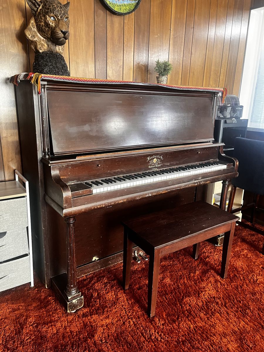 Frederick Piano Upright Piano