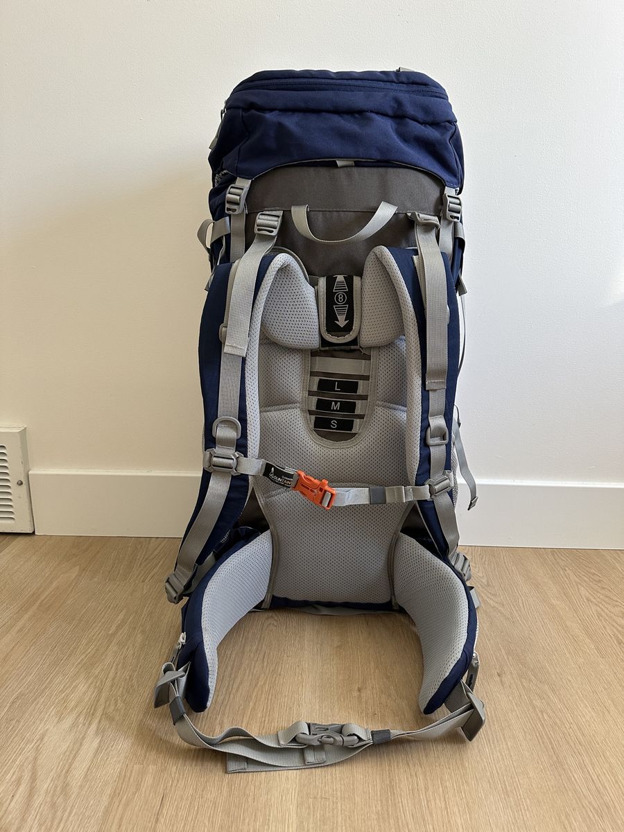 Mountaintop Multi -Day Hiking Backpack / Rain Cove