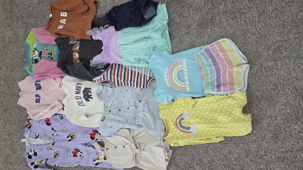 Toddler girls 2T bundle - 10$