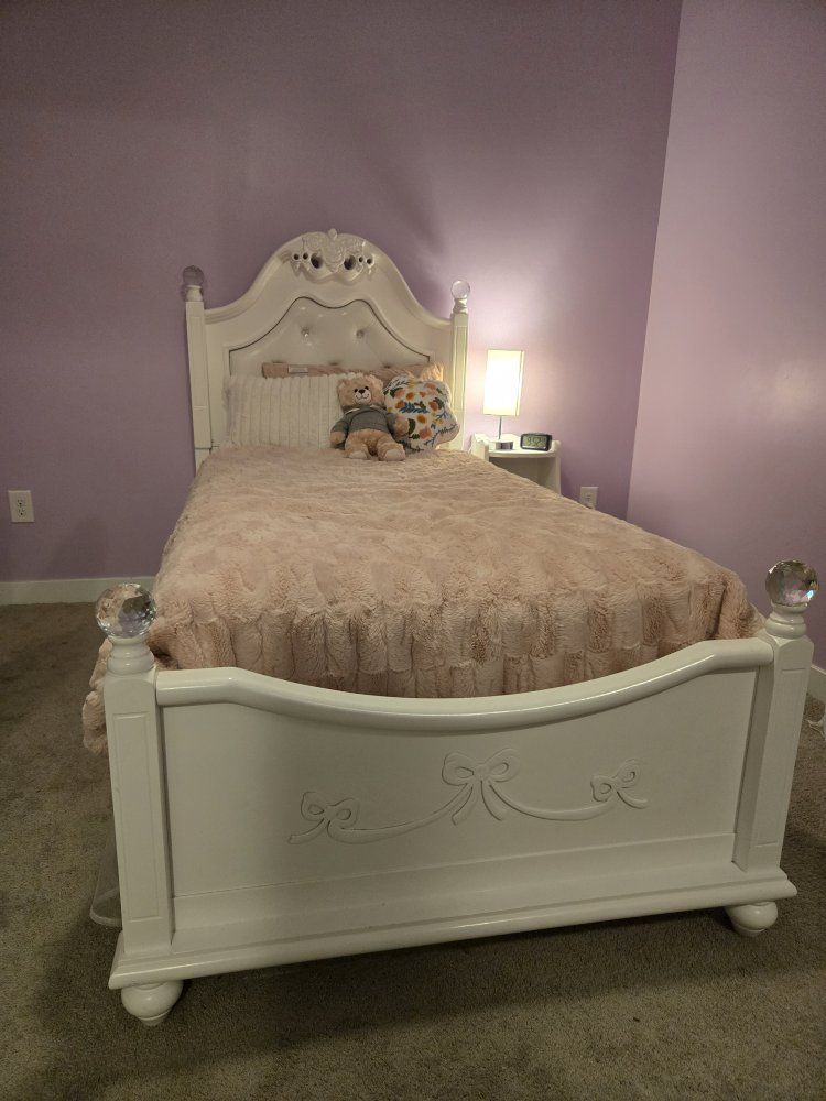 White Tufted Headboard & Footboard Twin Bed Frame with Crystal Finials & Bow Details