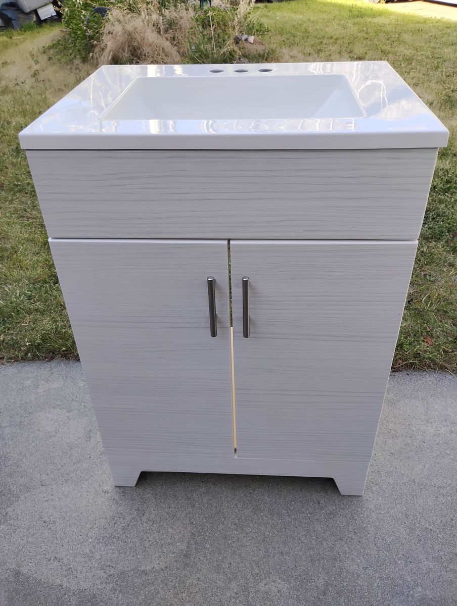 Bathroom Vanity w/sink