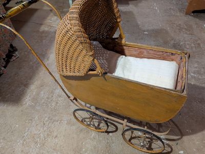 Antique Victorian Wicker Baby Carriage / Buggy