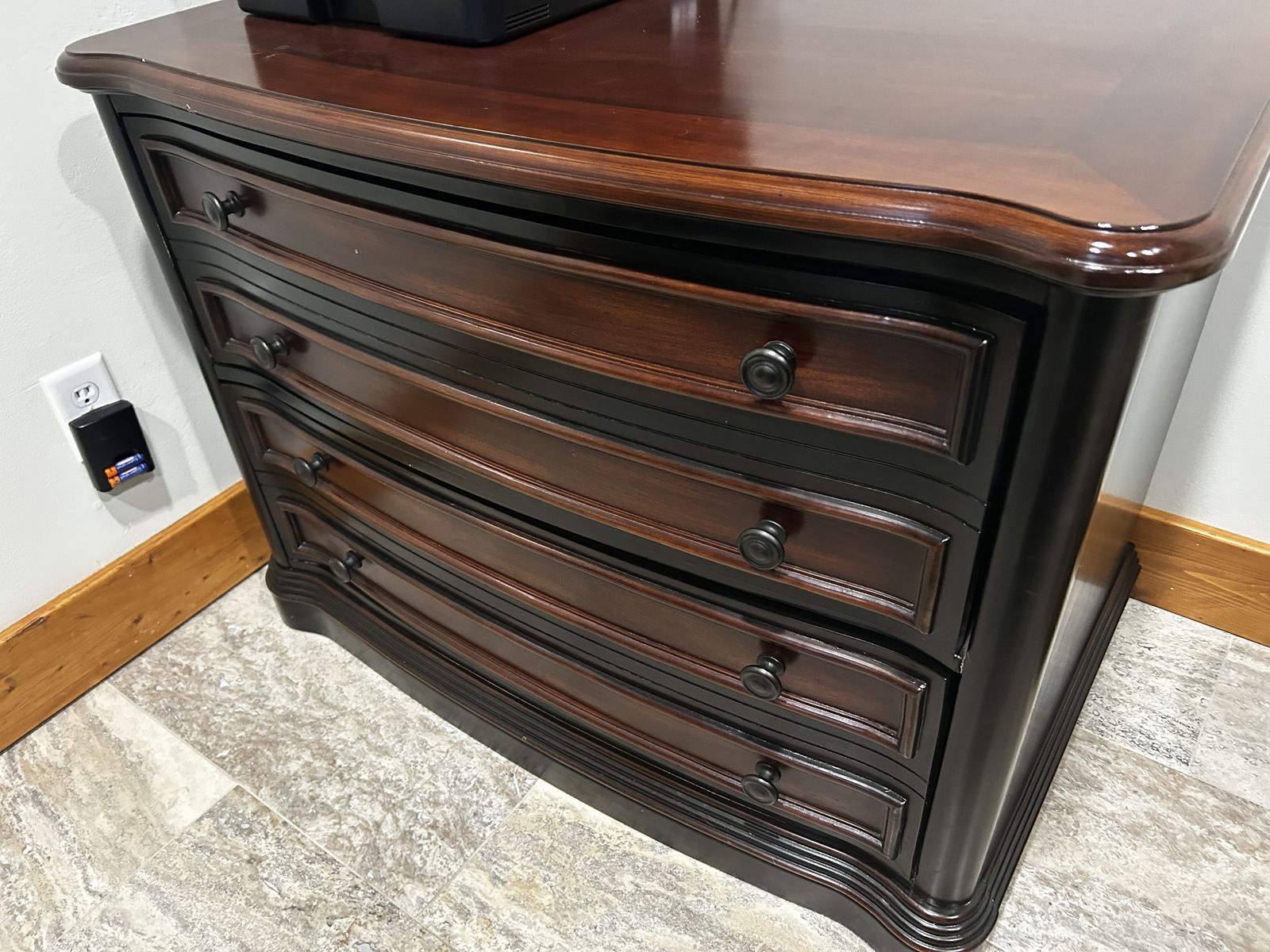 Executive Desk & 2-Drawer File Cabinet