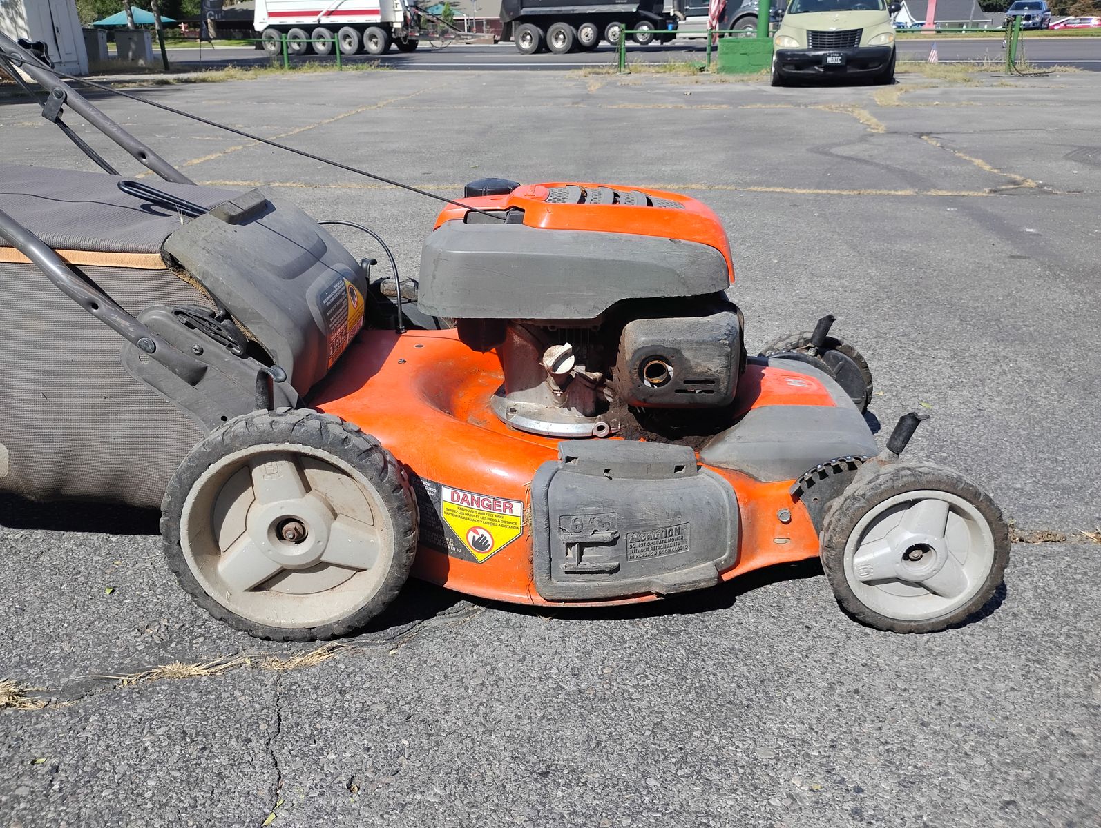  Husqvarna HU800AWDH Self-Propelled Gas Lawn Mower