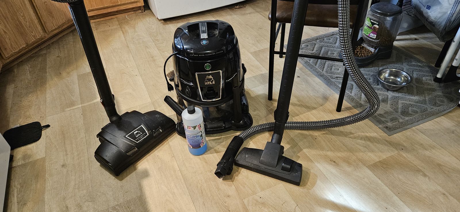 Hyla EST water vacuum/air purifier