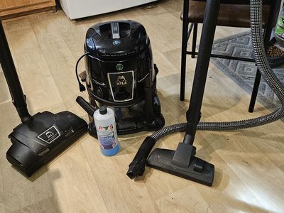Hyla EST water vacuum/air purifier