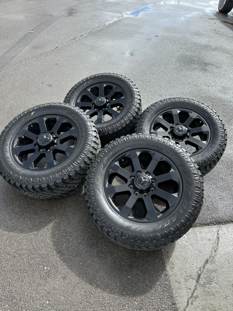 2023 Ram 3500 midnights & 295/60r20's