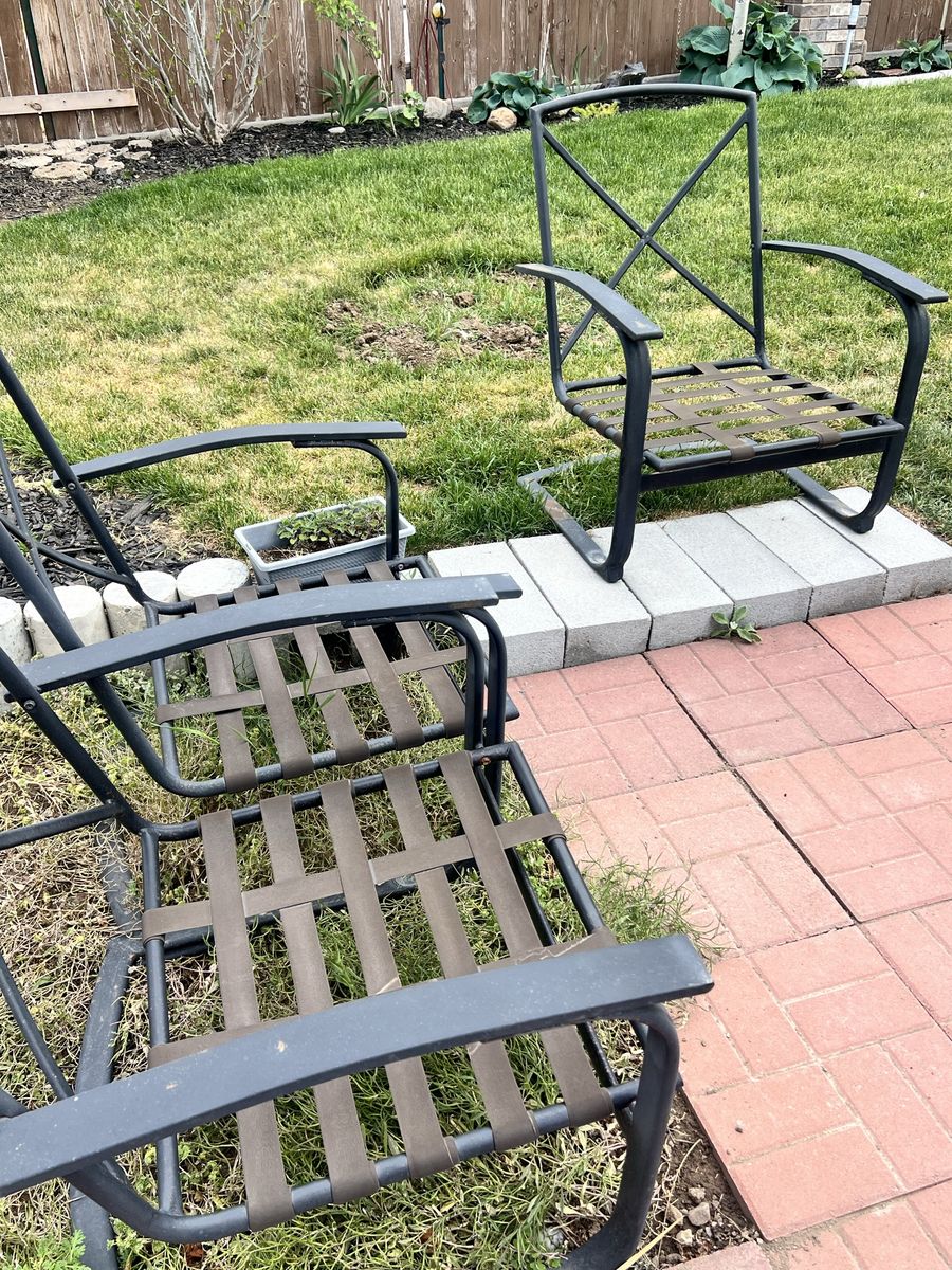 4 lounge chairs
