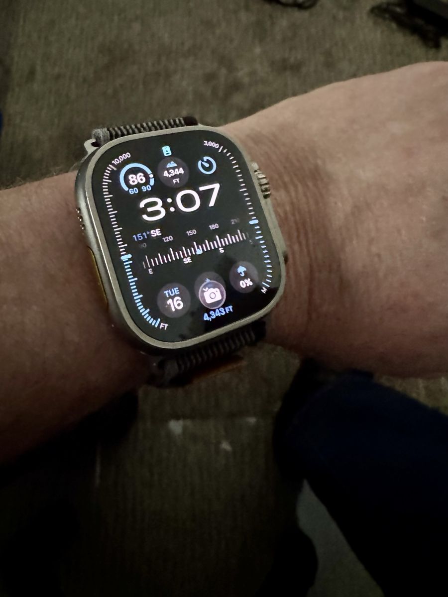 Apple Watch Ultra 1st Gen GPS + Cellular 49mm Titanium Case w/ Trail Loop