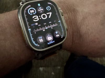 Apple Watch Ultra 1st Gen GPS + Cellular 49mm Titanium Case w/ Trail Loop