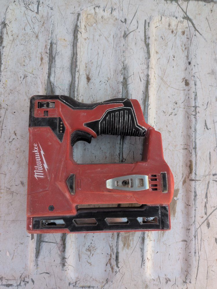 Milwaukee M12 ⅜" Crown Stapler