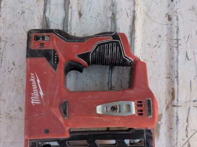 Milwaukee M12 ⅜" Crown Stapler