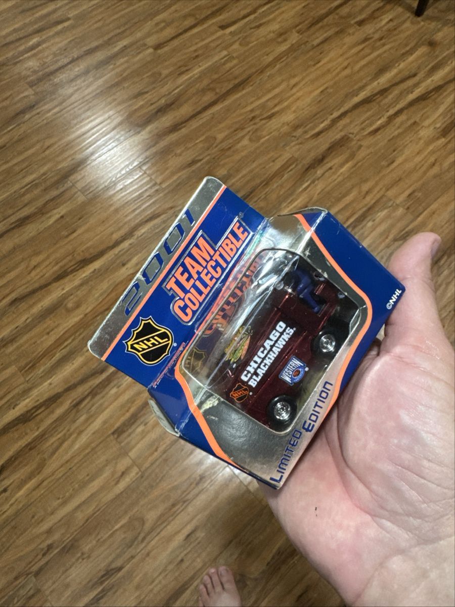 2001 NHL Team Collectible Chicago Blackhawks Limited Edition Toy Vehicle