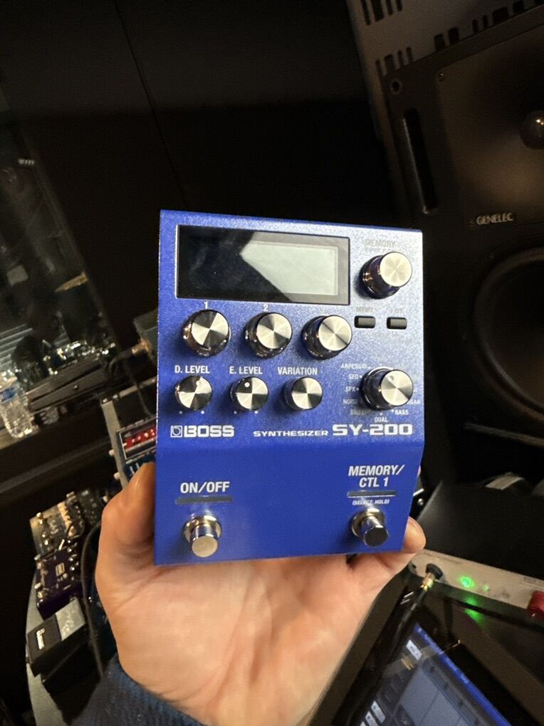 Boss SY-200 Synthesizer Guitar Pedal