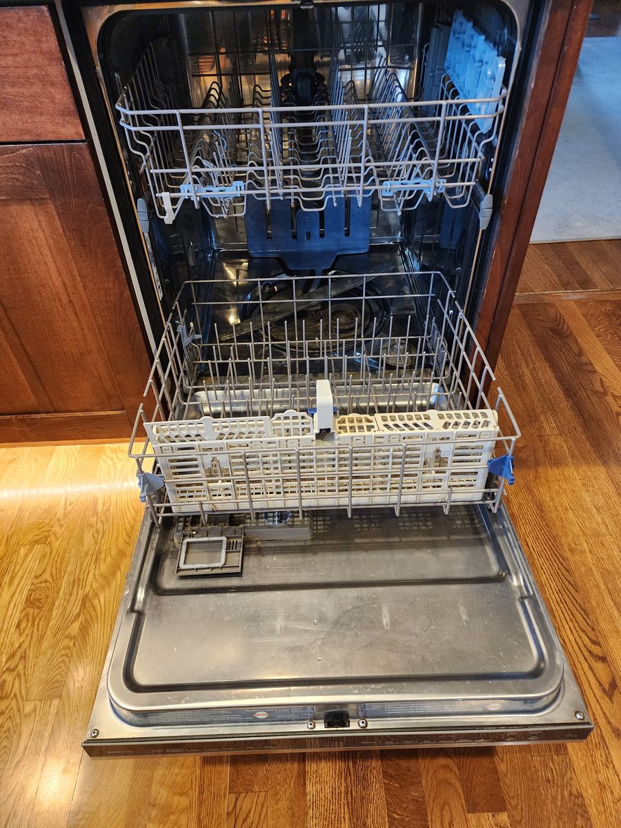 Dishwasher- Whirlpool Gold WDT790SAYM - Stainless tub, very quiet