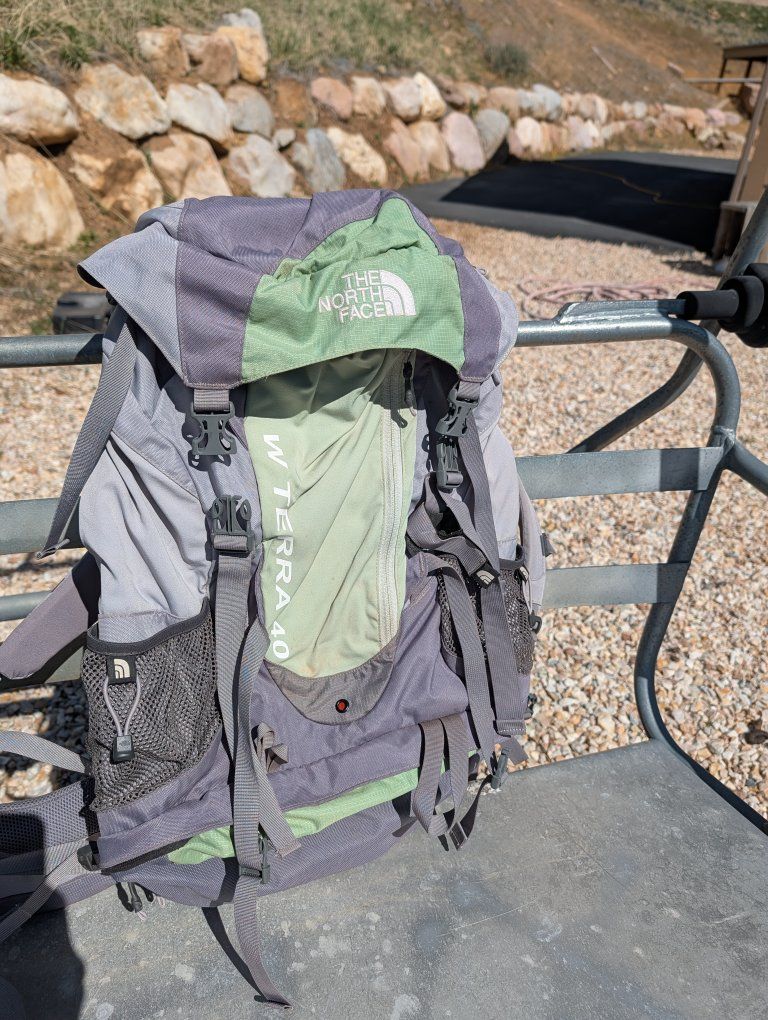 North Face W Terra 40 Backpack