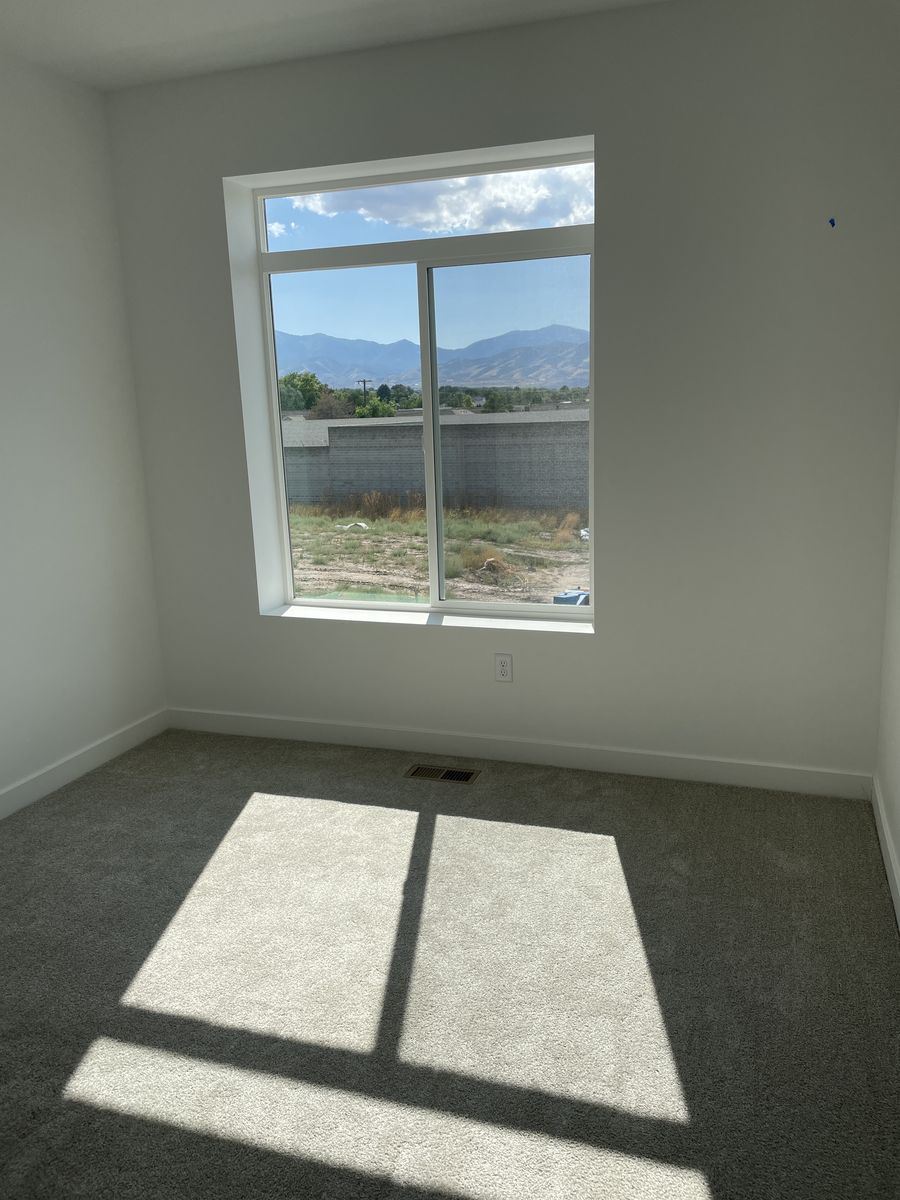ROOM FOR RENT IN A BEAUTIFUL HOUSE
