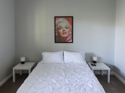 Male BIG room for rent/Walk-in-closet
