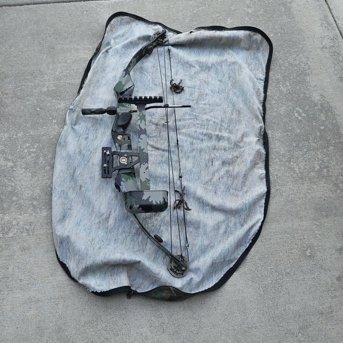 PSE Lightning-Flite Compound Hunting Bow (60-70 lbs Draw Weight)