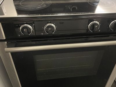 Siemen Electric Range With Convection Oven, Comes With 30 Day Warranty!