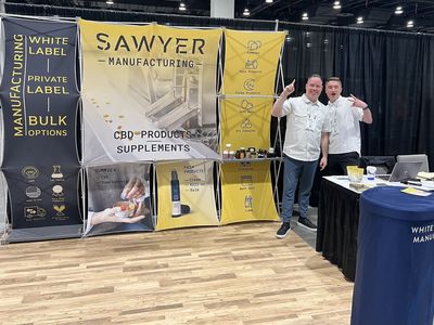 10' x 10' Wood-Look Trade Show / Event Booth Flooring with case