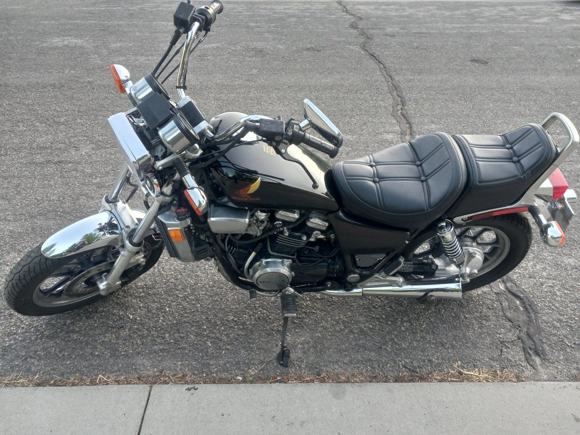 1984 Honda Magna VF700