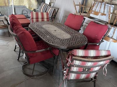 Outdoor Patio Set – NEW Cushions – Swivel Chairs +