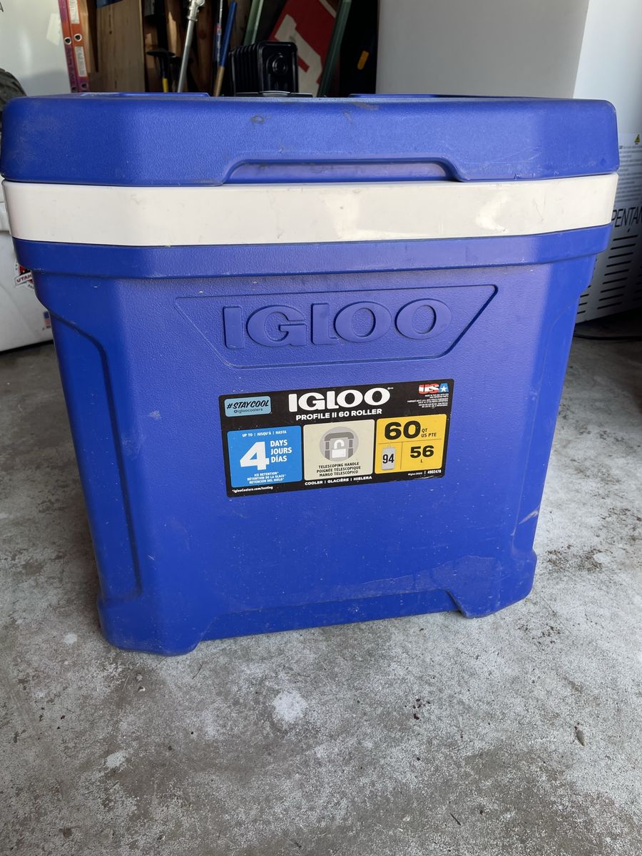Igloo 60 QT Roller Cooler, Blue