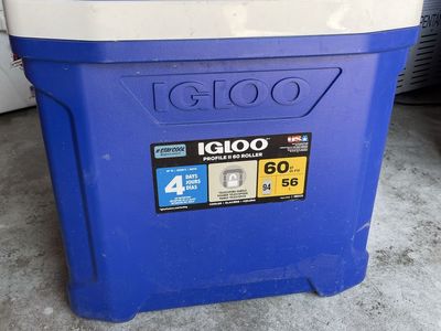Igloo 60 QT Roller Cooler, Blue