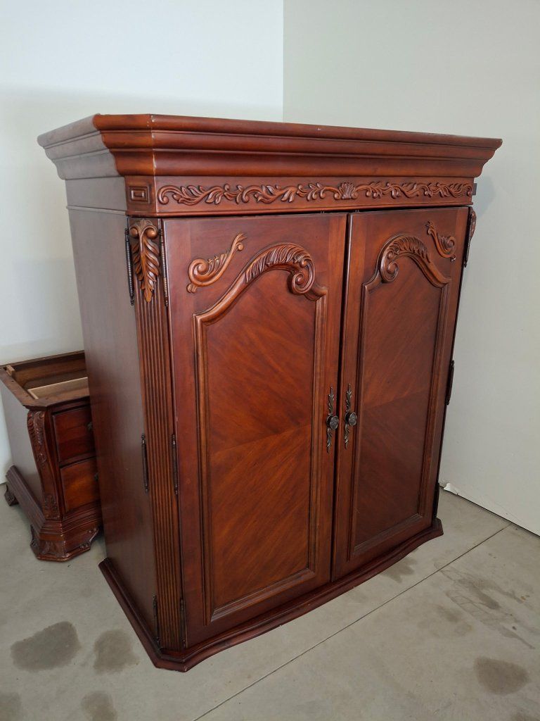 Broyhill Dresser/Intertainment Center