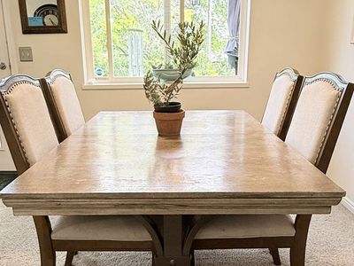 beautiful dining room table