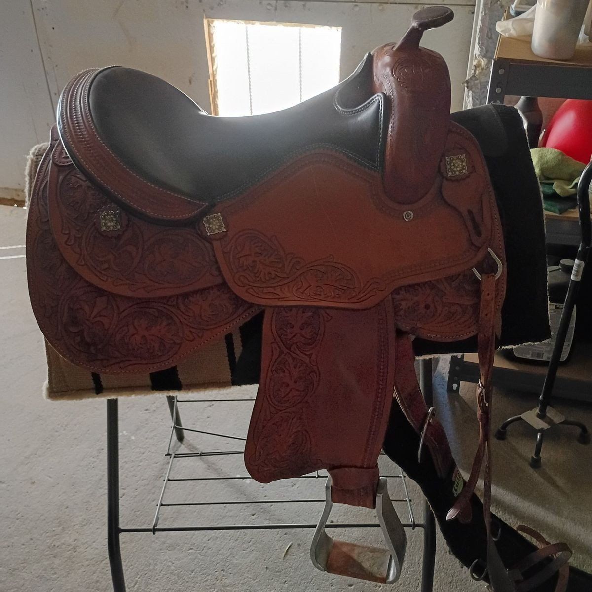 saddle comes with headgear blanket belly strap