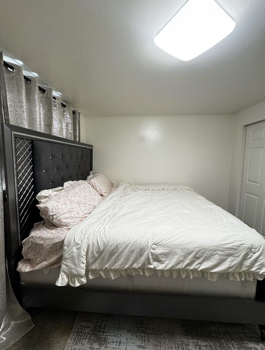 King bed with dresser