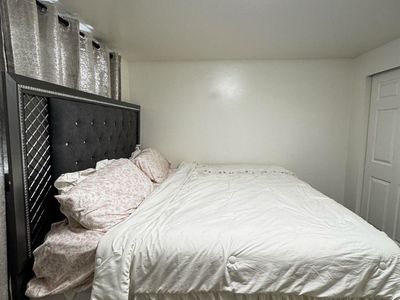 King bed with dresser