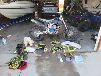 Yamaha YZ450 Dirt Bike with Accessories and Extra Plastics