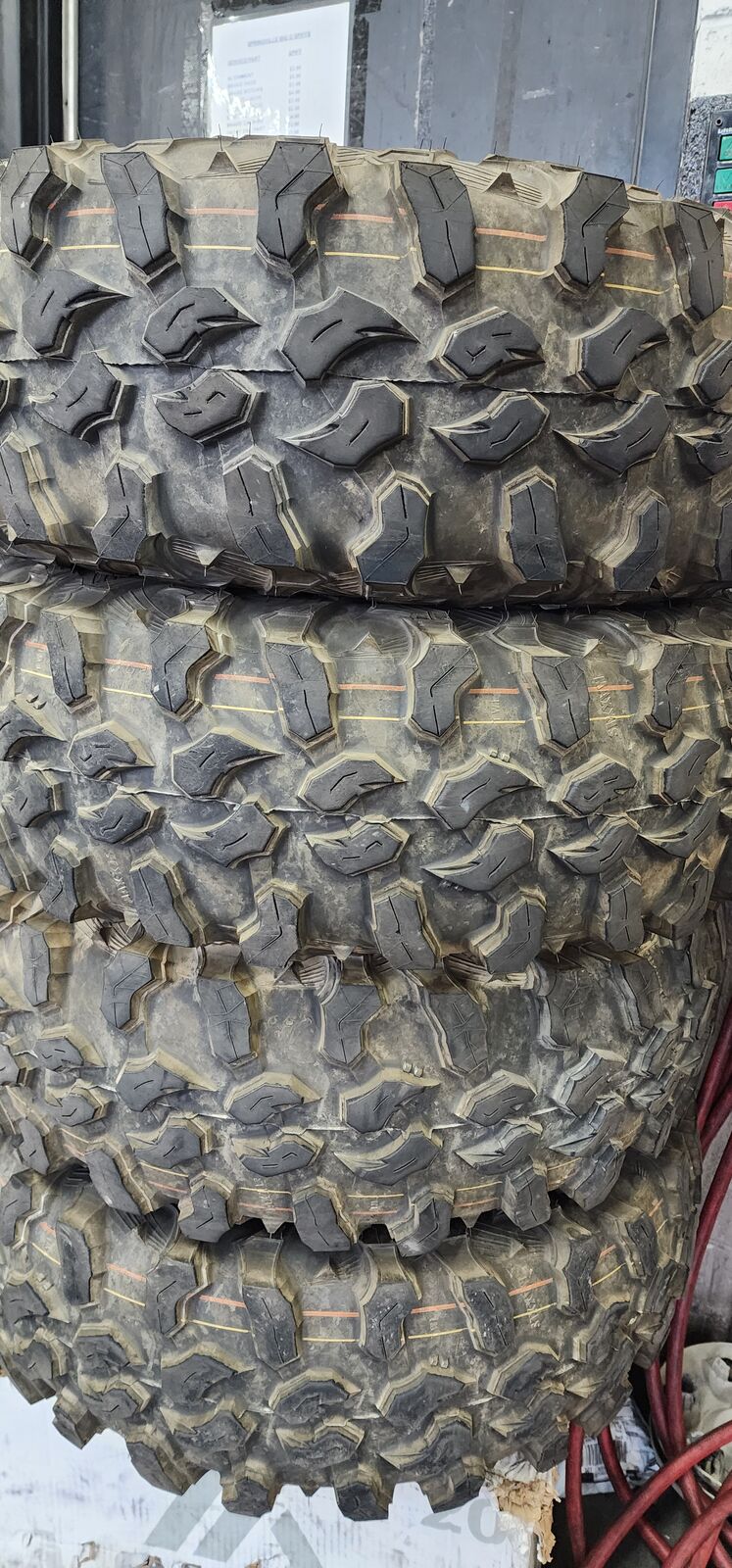 31x10.00R15 Maxxis Carnivore