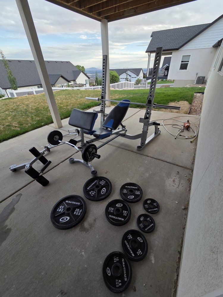 Nautilus Weight Bench with Squat Rack & Barbell Set - and squate cage- curl bar -Home Gym Equipment