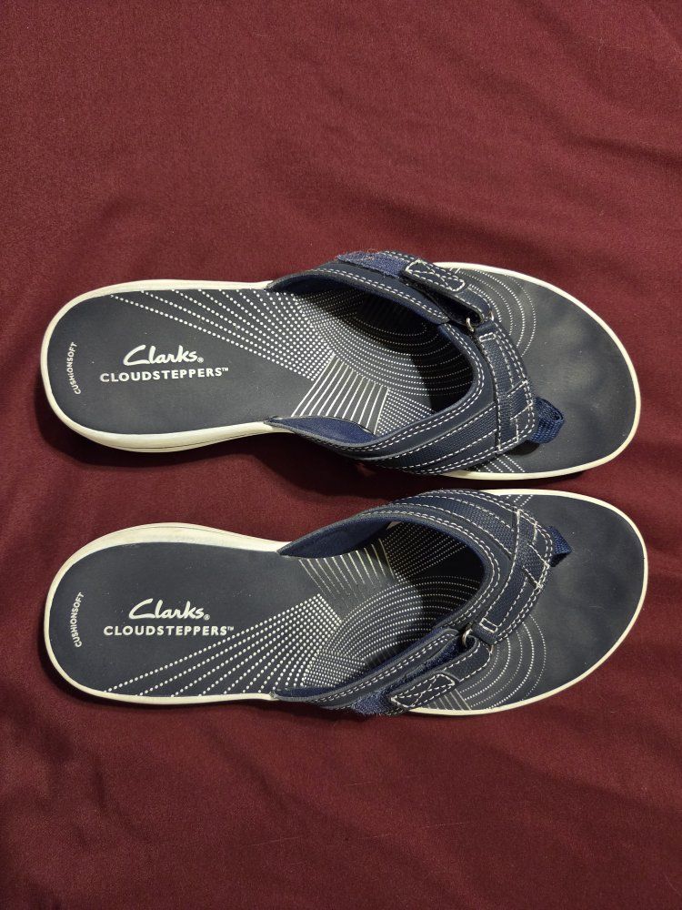women's size 9 Clark's flip flops