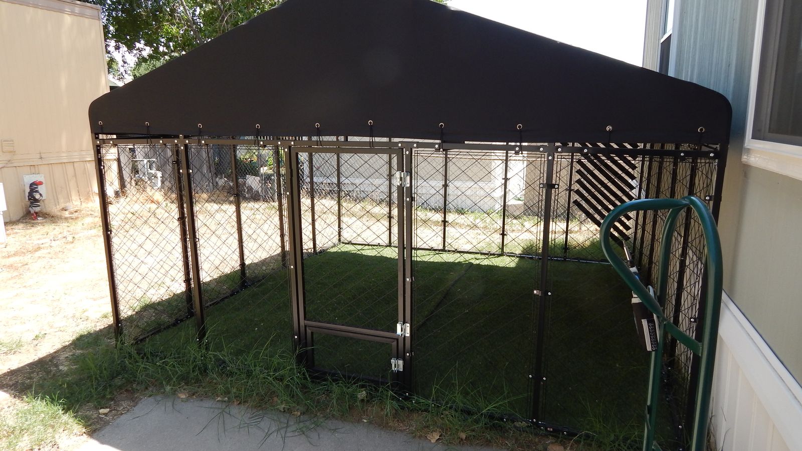 10' X 10' Kennel For sale