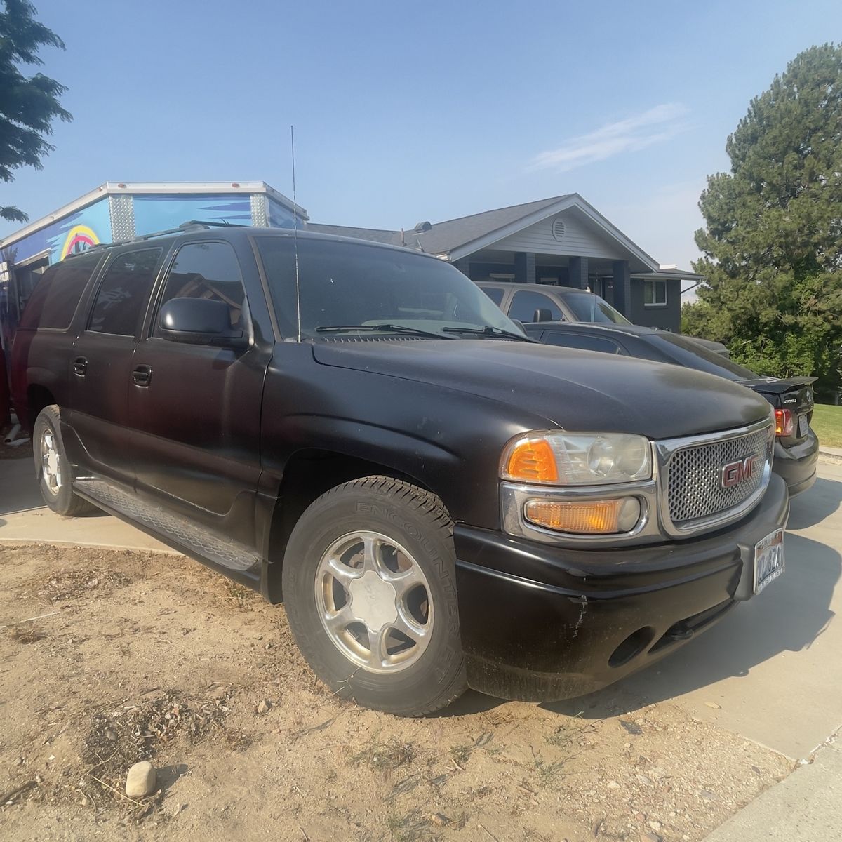 GMC Yukon XL SUV (Unspecified Year) - Spacious & Ready for the Road