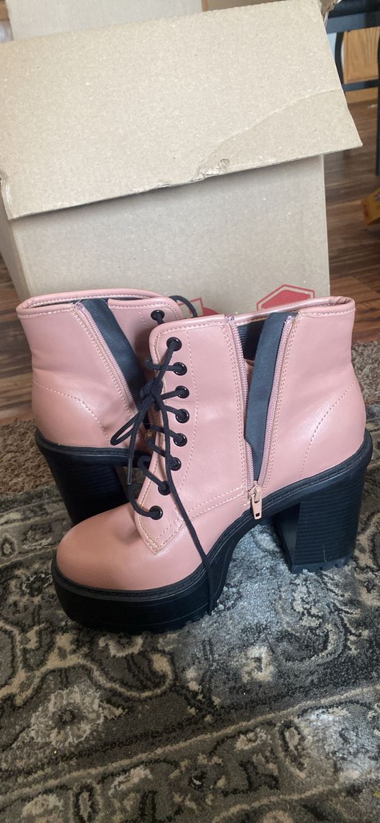 Like new, pink heeled boots size 8 1/2