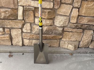 NEW 27 inch Fiberglass Garden Spade Shovel