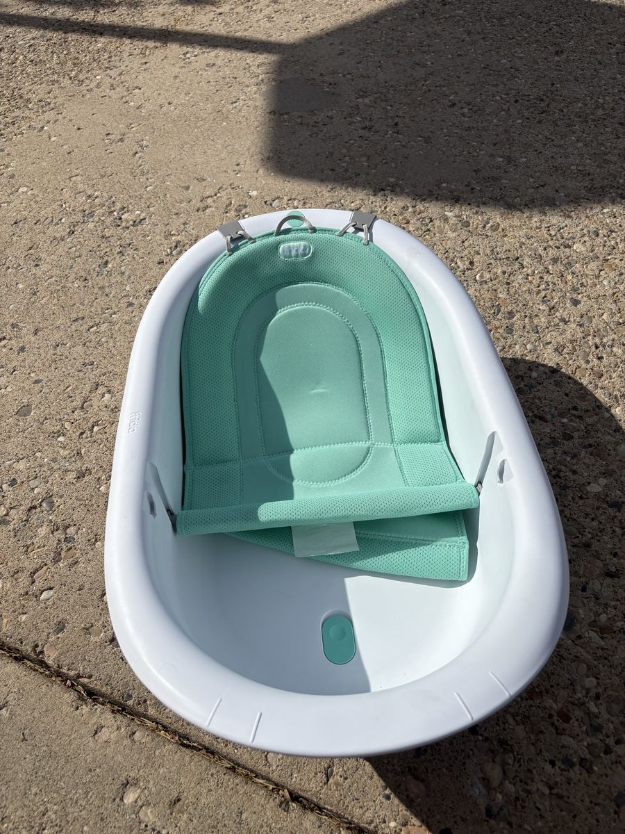 Frida Baby 4-in-1 Grow-with-Me Bathtub with Integrated Scale & Water Thermometer