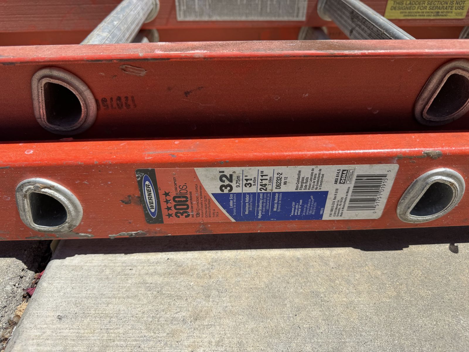 Werner 32’ A1 300# rated extension ladder