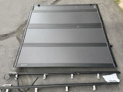 Toyota Tacoma 2024 Tonneau Cover Bakflip