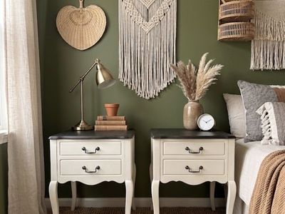 Set of 2 nightstands