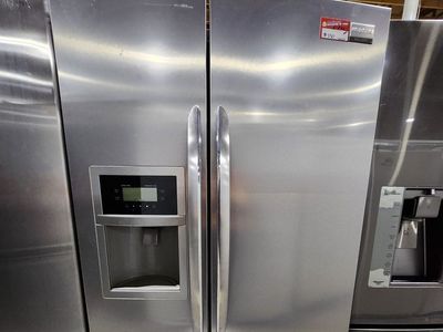 NICE FRIGIDAIRE STAINLESS STEEL SIDE BY SIDE FRIDGE! W-WARRANTY