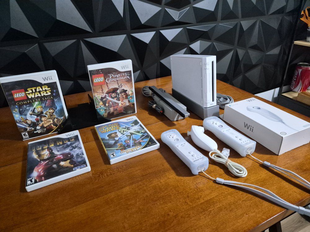Nintendo Wii Console White, Controllers, Accessories & 4 Great Games! Tested, Works. Excellent Conditions!