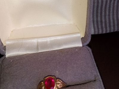 Vintage 10K Gold Red Ruby Solitaire Ring with Floral Leaf Accents - Size Unknown
