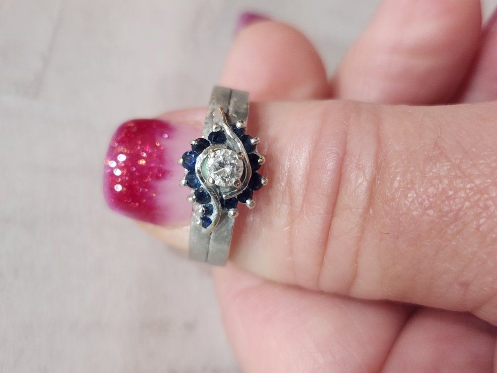 Diamond and blue Saphire ring